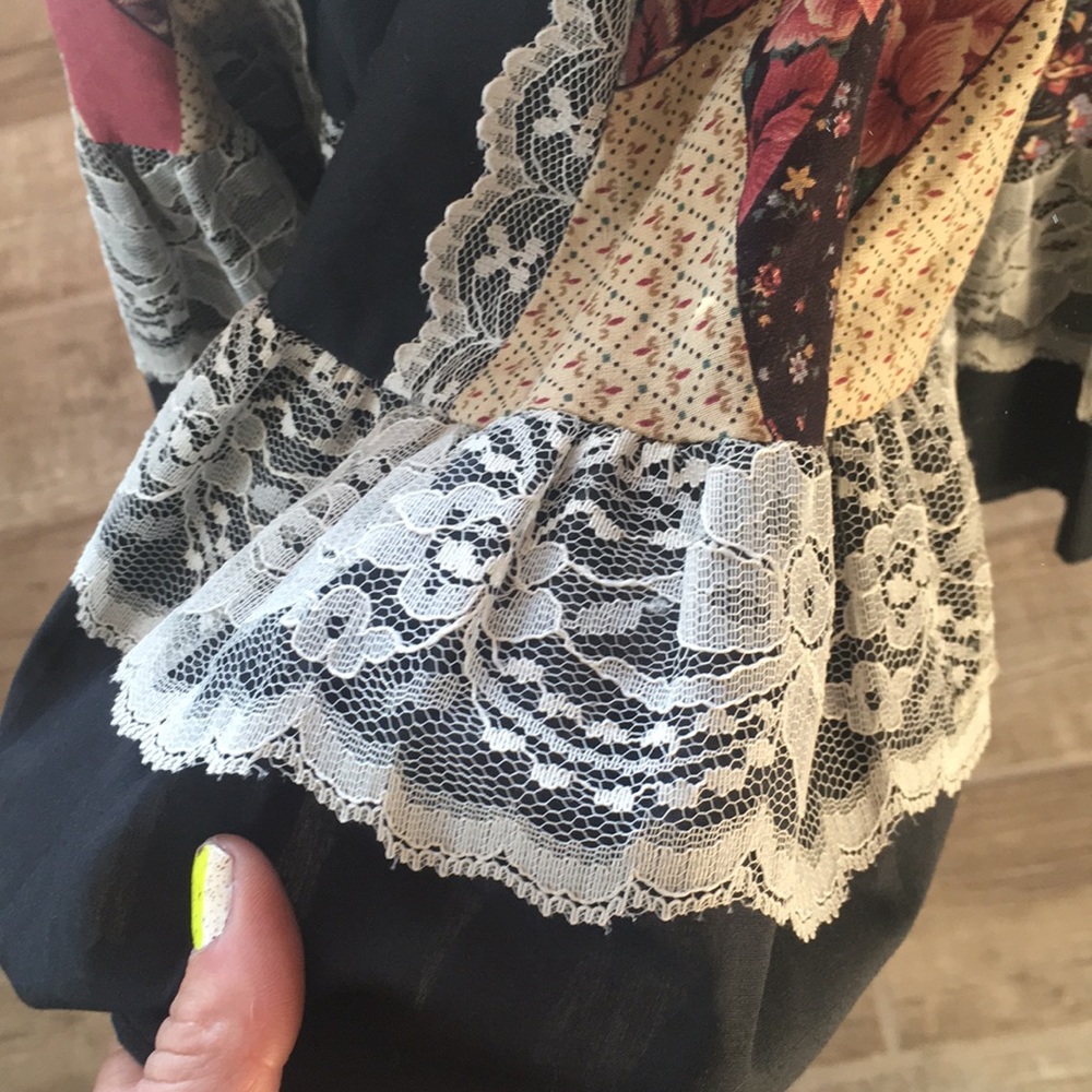 Vintage lace trimmed prairie quilt print skirt - Picture 12 of 13